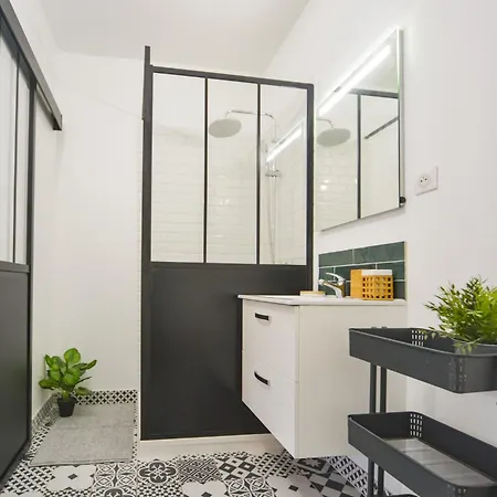 Le Clocher - Quai De La Loire - Netflix * Tours