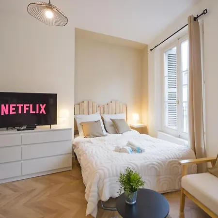 Le Clocher - Quai De La Loire - Netflix *