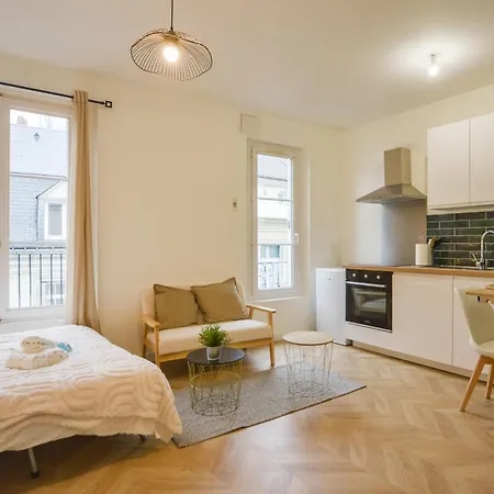 Le Clocher - Quai De La Loire - Netflix * Tours