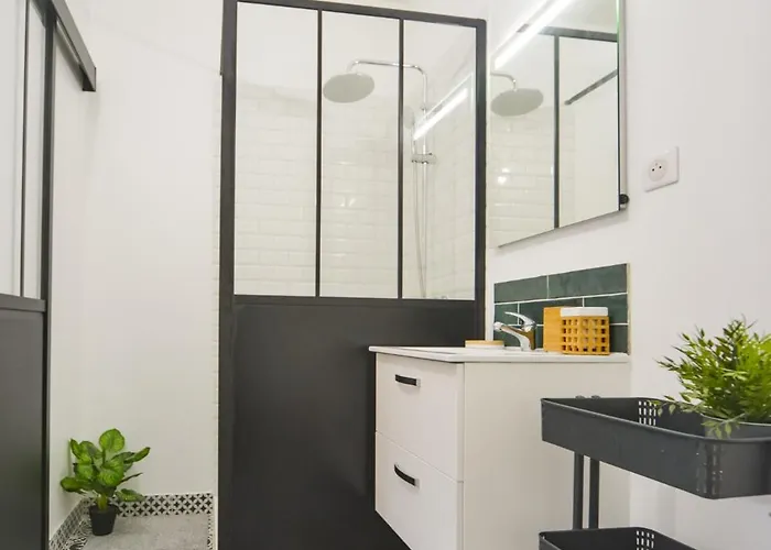 Le Clocher - Quai De La Loire - Netflix * 图尔