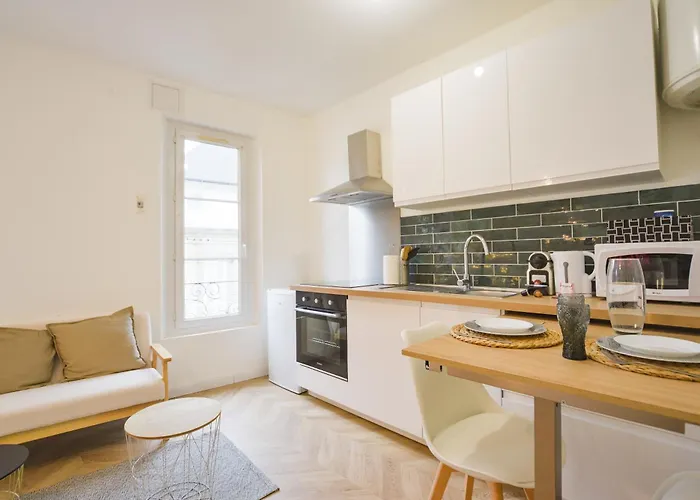 Le Clocher - Quai De La Loire - Netflix * 图尔