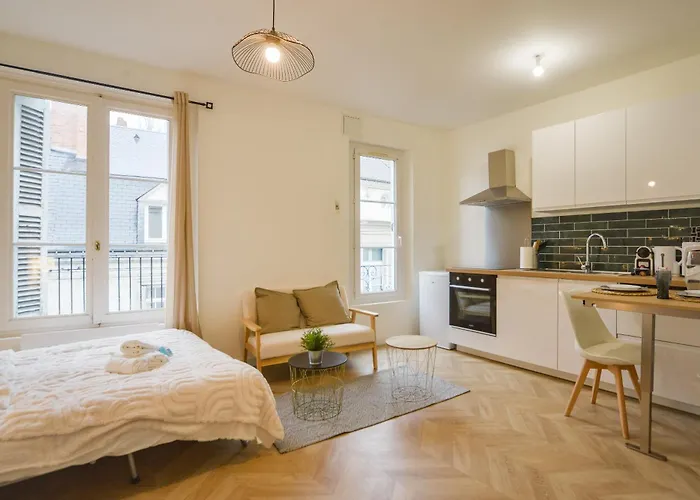 Le Clocher - Quai De La Loire - Netflix * 图尔