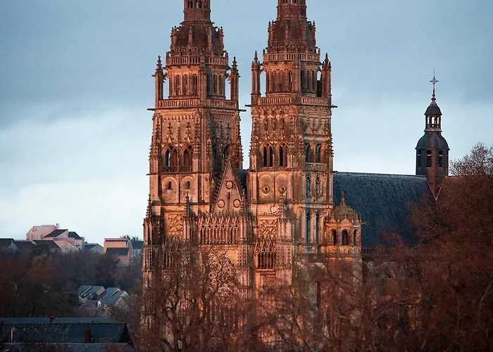 Le Clocher - Quai De La Loire - Netflix * 图尔